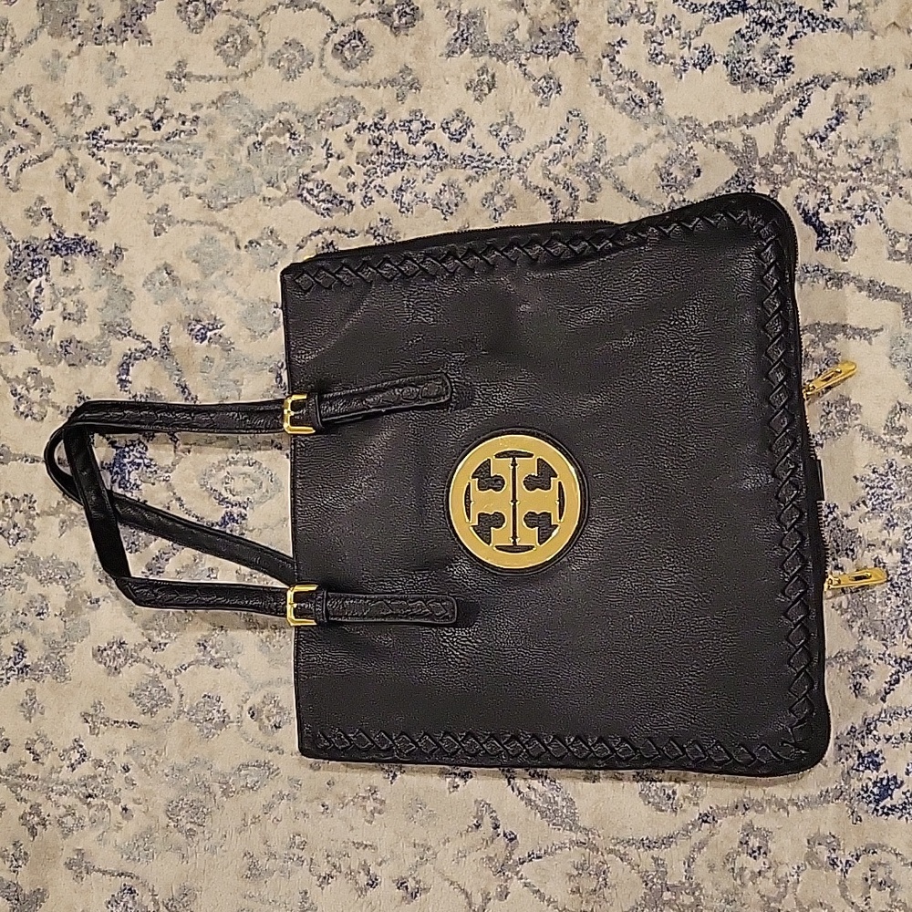Black Leather extendable shoulder bag